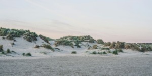 wandelen in de duinen